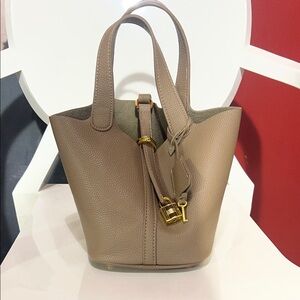 Elegant Tan Tote Bag